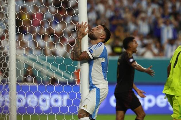 Argentina s defender Nicolas Otamendi reacts after missing a chance of goal during the Copa America USA 2024, group A match between Argentina and Peru, at Hard Rock stadium in Miami, on June 29, 2024 MIAMI UNITED STATES Copyright: xALEJANDROxPAGNIx