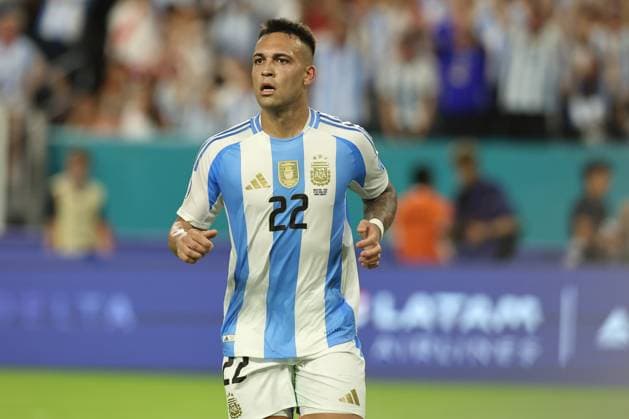 Argentina s forward Lautaro Martinez celebrates after scoring a goal against Peru during the Copa America USA 2024, group A, match between Argentina and Peru, at Hard Rock stadium in Miami, on June 29, 2024 MIAMI UNITED STATES Copyright: xALEJANDROxPAGNIx