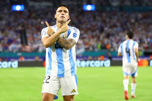 Argentina s forward Lautaro Martinez celebrates after scoring the team™s second goal against Peru during the Copa America USA 2024, group A match between Argentina and Peru, at Hard Rock stadium in Miami, on June 29, 2024 MIAMI UNITED STATES Copyright: xALEJANDROxPAGNIx