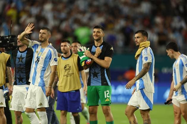 Argentina™s players celebrate after defeating Peru by 2 0 during the Copa America USA 2024, group A match between Argentina and Peru, at Hard Rock stadium in Miami, on June 29, 2024 MIAMI UNITED STATES Copyright: xALEJANDROxPAGNIx
