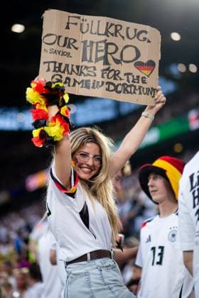 Fan of Germany with sign for Niclas Fuellkrug Germany, 09 , GER, Germany GER vs Denmark DEN , European Football Championship, UEFA EURO 2024, Round of 16, 29 06 2024 GER, Germany GER vs Denmark DEN , European Football Championship, UEFA EURO 2024, Round of 16, 29 06 2024 Dortmund Copyright: xEibner-Pressefoto Memmlerx EP_MMR