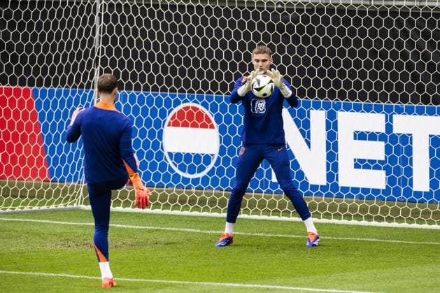 WOLFSBURG - Bart Verbruggen during a training session of the Dutch national team, Nationalteam in the AOK Stadium on June 30, 2024 in Wolfsburg, Germany. The Dutch national team is preparing for the round of 16 at the European Football Championship in Germany against Romania. ANP KOEN VAN WEEL UEFA EURO, EM, Europameisterschaft,Fussball 2024 Germany 2024 xVIxANPxSportx xxANPxIVx 502412767 originalFilename: 502412767.jpg