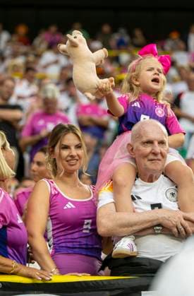29 06 2024, Football UEFA EURO 2024, round of 16, Germany Denmark, in the BVB Arena Dortmund, Lisa with the wife of Niclas Füllkrug Germany with daughter and family