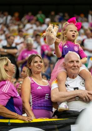 29 06 2024, Football UEFA EURO 2024, round of 16, Germany Denmark, in the BVB Arena Dortmund, Lisa with the wife of Niclas Füllkrug Germany with daughter and family