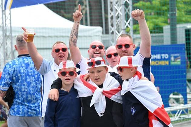 Football Euro 2024 in Gelsenkirchen FOR EDITORIAL PURPOSES ONLY EDITORIAL USE ONLY p Fans celebrate on Sunday 30 06 2024 in Gelsenkirchen the teams of England and Slovakia before the match of the European Football Championship in the Veltins Arena Germany NRW Gelsenkirchen Copyright IngoxOtto Copyright: IngoxOtto doc7w3djpazqqc16evyea72 ,EDITORIAL USE ONLY Copyright: IngoxOtto