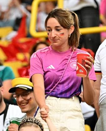 29 06 2024, xscotx, Football EM 2024 round of 16, Germany Denmark, emspor, v l Lena Wurzenberger in white shirt Trijot girlfriend partner of coach Julian Nagelsmann German national football team DFB Dortmund