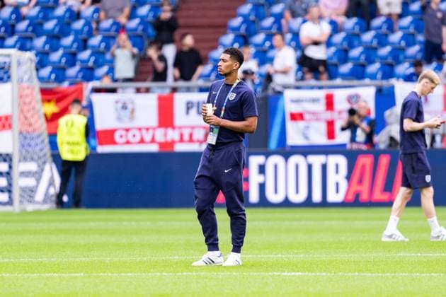 GER, Euro 2024, Round of sixteen, England GBR vs Slovakia SVK 30 06 2024, Arena AufSchalke, Veltins Arena, Gelsenkirchen, GER, Euro 2024, Round of sixteen, England GBR vs Slovakia SVK In the picture Jude Bellingham England GBR, 10 at the pre-match pitch inspection nordphotoxGmbHxx xChristianxSchulze nph000300