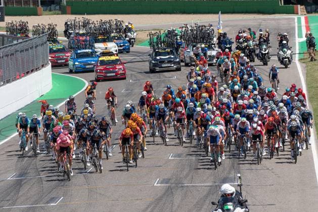 Foto IPP Damiano Fiorentini Imola 30 06 2024 Ciclismo Tour De France nella foto: i ciclisti in passaggio Autodromo Enzo e Dino Ferrari Imola Italy Photo Press World Copyright imola italy  Copyright: xR4924_italyphotopressx
