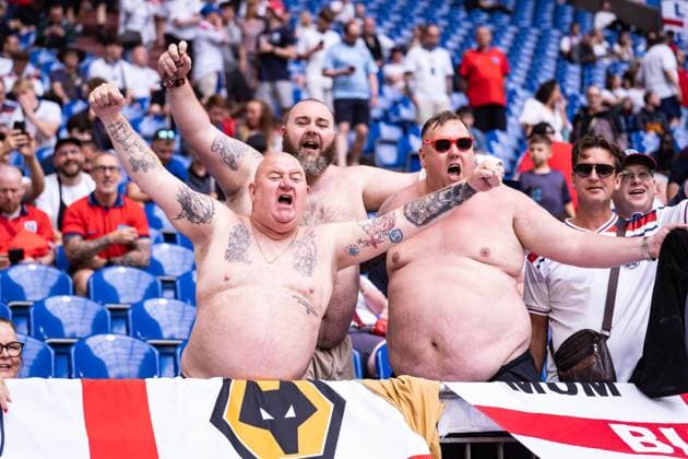 GER, Euro 2024, Round of sixteen, England GBR vs Slovakia SVK 30 06 2024, Arena AufSchalke, Veltins Arena, Gelsenkirchen, GER, Euro 2024, Round of sixteen, England GBR vs Slovakia SVK In the picture Naked fans of England GBR create atmosphere before the game, torso-free, singing, screaming, in a good mood, gestures, facial expressions, emotions nordphotoxGmbHxx xChristianxSchulze nph000300
