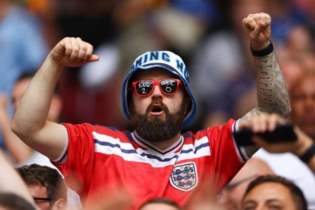 England fans ahead of kick-off England v Slovakia, UEFA European Championship, EM, Europameisterschaft 2024, Round of 16, Football, Arena AufSchalke, Gelsenkirchen, Germany - 30 Jun 2024 EDITORIAL USE ONLY No use with unauthorised audio, video, data, fixture lists, club league logos or live services. Online in-match use limited to 120 images, no video emulation. No use in betting, games or single club league player publications.  Copyright: xKieranxMcManus Shutterstockx 14562217z