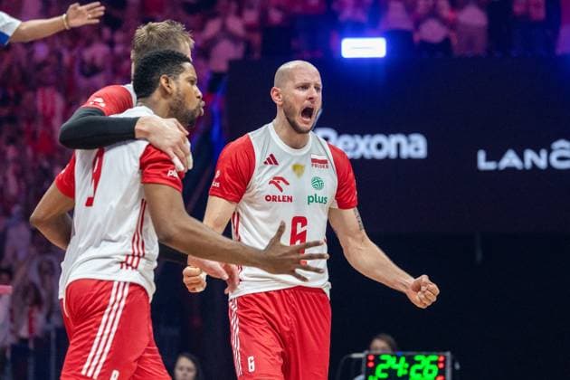 Poland - Slovenia 30.06.2024 Lodz, Poland, men s Volleyball Nations League, final round finals third place game , game ( match ) Poland - Slovenia ; image shows: Wilfredo Leon Venero (L) Bartosz Kurek (R) photo Katarzyna Plewczynska Fotostyk Copyright: xFotostykxPhotoxAgencyx 20240630FCTKP238