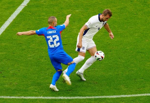 EURO 2024, England - Slowakei Harry Kane of England is challenged by Stanislav Lobotka of Slovakia England v Slovakia, UEFA European Championship, EM, Europameisterschaft 2024, Round of 16, Football, Arena AufSchalke, Gelsenkirchen, Germany - 30 Jun 2024 EDITORIAL USE ONLY No use with unauthorised audio, video, data, fixture lists, club league logos or live services. Online in-match use limited to 120 images, no video emulation. No use in betting, games or single club league player publications. Copyright: xDavexShopland Shutterstockx 14562222ad