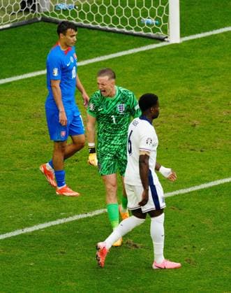 EURO 2024, England - Slowakei Jordan Pickford of England reacts England v Slovakia, UEFA European Championship, EM, Europameisterschaft 2024, Round of 16, Football, Arena AufSchalke, Gelsenkirchen, Germany - 30 Jun 2024 EDITORIAL USE ONLY No use with unauthorised audio, video, data, fixture lists, club league logos or live services. Online in-match use limited to 120 images, no video emulation. No use in betting, games or single club league player publications. Copyright: xDavexShopland Shutterstockx 14562222ag