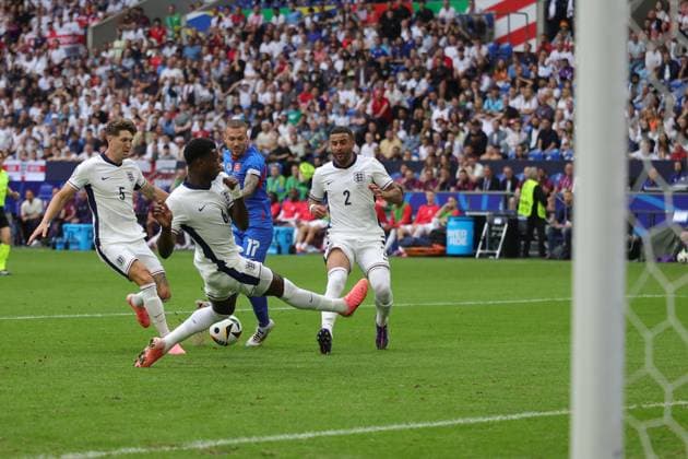 EURO 2024, England - Slowakei England v Slovakia Euro 2024 30 06 2024. Round of 16 Lukas Haraslin of Slovakia shoots towards the goal during the Round of 16 Euro 2024 match between England and Slovakia at Veltins Arena, Gelsenkirchen, Germany on 30 June 2024. Gelsenkirchen Veltins Arena North Rhine-Westphalia Germany Editorial use only , Copyright: xNigelxKeenex PSI-19907-0005