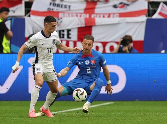 EURO 2024, England - Slowakei England v Slovakia UEFA EURO, EM, Europameisterschaft,Fussball 2024 Round of 16 Phil Foden of England and Peter Pekarik of Slovakia during the UEFA Euro 2024 Round of 16 match between England and Slovakia at Veltins-Arena, Gelsenkirchen UK Newspapers OUT Copyright: xPaulxChestertonx FIL-20312-0034