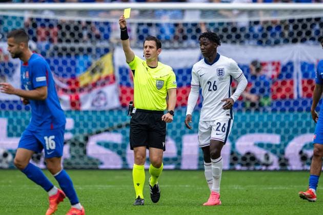 240630 Referee Marco Fritz during the UEFA Euro 2024 Football Championship round of 16 match between England and Slovakia on June 30, 2024 in Gelsenkirchen Photo Jesper Zerman BILDBYRAN kod JZ JZ0546 fotboll football soccer fotballs em europamästerskap em uefa euro uefa european football championship euro 2024 england slovakien slovakia bbeng referee  Copyright: JESPERxZERMAN BB240630JZ047