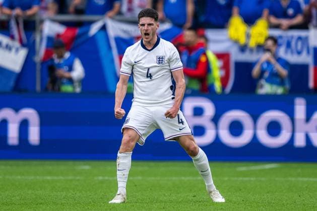 240630 Declan Rice of England celebrates during the UEFA Euro 2024 Football Championship round of 16 match between England and Slovakia on June 30, 2024 in Gelsenkirchen Photo Jesper Zerman BILDBYRAN kod JZ JZ0546 fotboll football soccer fotballs em europamästerskap em uefa euro uefa european football championship euro 2024 england slovakien slovakia bbeng celebrate jubel  Copyright: JESPERxZERMAN BB240630JZ056