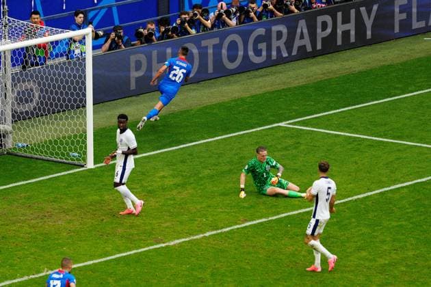 EURO 2024, England - Slowakei Ivan Schranz of Slovakia celebrates scoring to make it 0-1 England v Slovakia, UEFA European Championship, EM, Europameisterschaft 2024, Round of 16, Football, Arena AufSchalke, Gelsenkirchen, Germany - 30 Jun 2024 EDITORIAL USE ONLY No use with unauthorised audio, video, data, fixture lists, club league logos or live services. Online in-match use limited to 120 images, no video emulation. No use in betting, games or single club league player publications. Copyright: xDavexShopland Shutterstockx 14562222at
