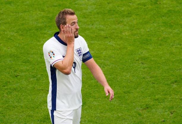 EURO 2024, England - Slowakei Harry Kane of England shows a look of dejection England v Slovakia, UEFA European Championship, EM, Europameisterschaft 2024, Round of 16, Football, Arena AufSchalke, Gelsenkirchen, Germany - 30 Jun 2024 EDITORIAL USE ONLY No use with unauthorised audio, video, data, fixture lists, club league logos or live services. Online in-match use limited to 120 images, no video emulation. No use in betting, games or single club league player publications. Copyright: xDavexShopland Shutterstockx 14562222ay