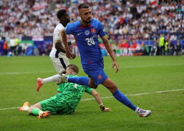 EURO 2024, England - Slowakei England v Slovakia UEFA EURO, EM, Europameisterschaft,Fussball 2024 Round of 16 Ivan Schranz of Slovakia celebrates scoring their first goal during the UEFA Euro 2024 Round of 16 match between England and Slovakia at Veltins-Arena, Gelsenkirchen UK Newspapers OUT Copyright: xPaulxChestertonx FIL-20312-0085