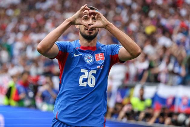 Bilder des Jahres 2024, Sport 06 Juni Sport Themen der Woche KW26 EURO 2024, England - Slowakei EM 2024: England - Slowakei am 30.06.2024 in der Arena AufSchalke in Gelsenkirchen Jubel, Torjubel, Torschuetze, Torschütze Ivan Schranz (Slovakia, 26) jubelt nach seinem Tor zum 0 zu 1 *** Euro 2024 England Slovakia on 30 06 2024 in the Arena AufSchalke in Gelsenkirchen Cheering, goal celebration, goal scorer Ivan Schranz Slovakia, 26 cheers after his goal for 0 to 1 MH