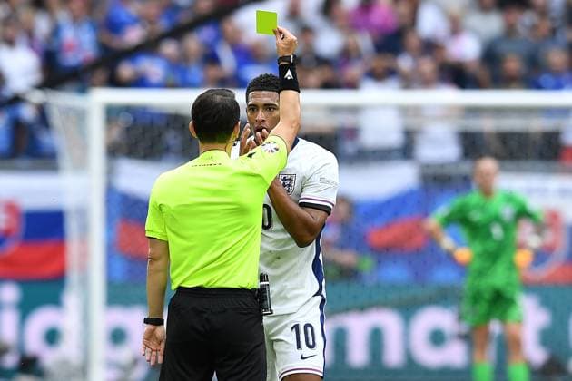 Soccer UEFA EURO 2024 Round of 16 England Slovakia on 30 06 2024 at Arena AufSchalke in Gelsenkirchen Yellow card for Jude Bellingham England by FIFA referee Umut Meler Turkey xRx