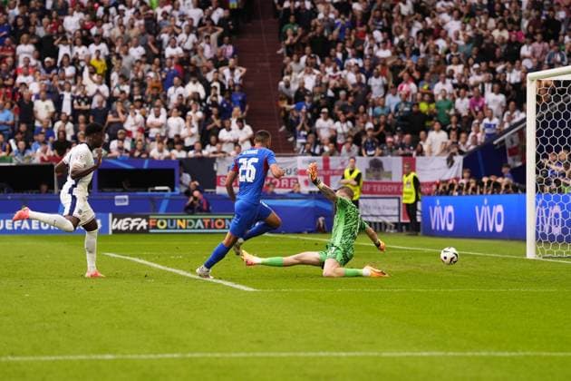 EURO 2024, England - Slowakei Slovakia s Ivan Schranz scores first goal for the 0-1during the round of sixteen match between England and Slovakia at the Euro 2024 soccer tournament in Gelsenkirchen, Germany, Sunday, June 30, 2024. - Soccer .  Copyright: xFabioxFerrari LaPressex