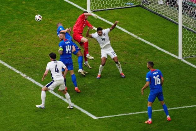 EURO 2024, England - Slowakei Martin Dubravka of Slovakia collides with Denis Vavro of Slovakia and Jude Bellingham of England England v Slovakia, UEFA European Championship, EM, Europameisterschaft 2024, Round of 16, Football, Arena AufSchalke, Gelsenkirchen, Germany - 30 Jun 2024 EDITORIAL USE ONLY No use with unauthorised audio, video, data, fixture lists, club league logos or live services. Online in-match use limited to 120 images, no video emulation. No use in betting, games or single club league player publications. Copyright: xDavexShopland Shutterstockx 14562222bi