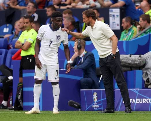 EURO 2024, England - Slowakei Bukayo Saka and England manager Gareth Southgate England v Slovakia, UEFA European Championship, EM, Europameisterschaft 2024, Round of 16, Football, Arena AufSchalke, Gelsenkirchen, Germany - 30 Jun 2024 EDITORIAL USE ONLY No use with unauthorised audio, video, data, fixture lists, club league logos or live services. Online in-match use limited to 120 images, no video emulation. No use in betting, games or single club league player publications. Copyright: xPaulxCurrie Shutterstockx 14562219ci