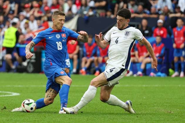 Euro 2024 England Slovakia on 30 06 2024 at the Arena AufSchalke in Gelsenkirchen Juraj Kucka Slovakia, 19 vs Declan Rice England, 4 MH