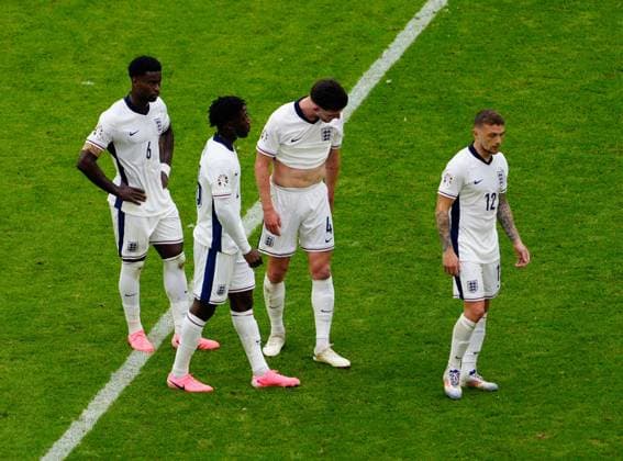 EURO 2024, England - Slowakei Kobbie Mainoo of England, Marc Guà hi of England, Kyle Walker of England and Kieran Trippier of England show a look of dejection England v Slovakia, UEFA European Championship, EM, Europameisterschaft 2024, Round of 16, Football, Arena AufSchalke, Gelsenkirchen, Germany - 30 Jun 2024 EDITORIAL USE ONLY No use with unauthorised audio, video, data, fixture lists, club league logos or live services. Online in-match use limited to 120 images, no video emulation. No use in betting, games or single club league player publications. Copyright: xDavexShopland Shutterstockx 14562222bn