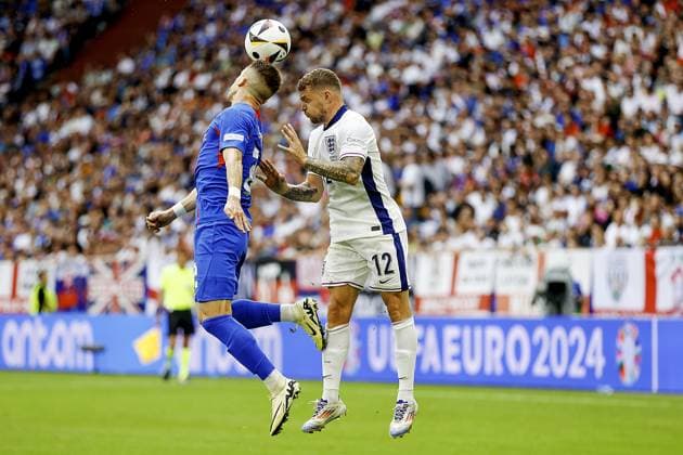 EURO 2024, England - Slowakei GELSENKIRCHEN, 30-06-20204, Stadium Veltins Arena, European Football Championship Euro2024, Round of 16 match no.40 between England and Slovakia. England player Kieran Trippier vs Slovakia player Stanislav Lobotka England - Slovakia (Euro2024)  x25642367x Copyright:
