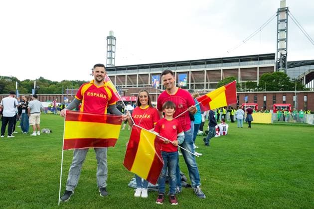 Cologne, Germany, June 30th 2024: Fans of Spain prior to the UEFA EURO, EM, Europameisterschaft,Fussball 2024 Germany Round 16 football match between Spain and Georgia at Cologne Stadium in Cologne, Germany. (Daniela Porcelli SPP)  Copyright: xDanielaxPorcellix xSPPx spp-en-DaPoSp-20240630-DP102656