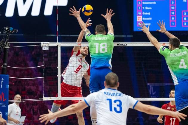 Volleyball, FIVB Nations League, Spiel um Platz 3, Polen - Slowenien Poland - Slovenia 30.06.2024 Lodz, Poland, men s Volleyball Nations League, final round finals third place game , game ( match ) Poland - Slovenia ; image shows: Bartosz Kurek (6) Kelmen Cebulj (18) photo Katarzyna Plewczynska Fotostyk Copyright: xFotostykxPhotoxAgencyx 20240630FCTKP467