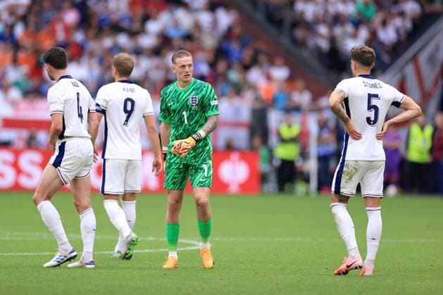 Fußball UEFA EURO 2024 Achtelfinale England gegen Slowakei 30. Juni 2024 UEFA EURO 2024 Achtelfinale England gegen Slowakei England-Torwart Jordan Pickford sieht niedergeschlagen aus Foto Simon Stacpoole Abseits Gelsenkirchen Deutschland  Copyright: xSimonxStacpoolexOffside