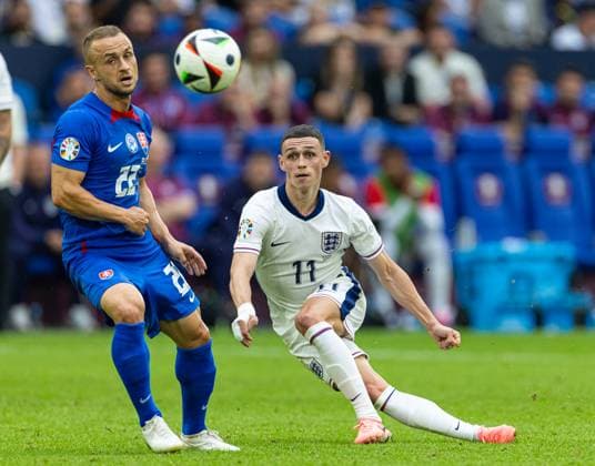 EURO 2024, England - Slowakei Football - UEFA EURO, EM, Europameisterschaft,Fussball 2024 - Round of 16 - England v Slovakia GELSENKIRCHEN, GERMANY - Sunday, June 30, 2024: England s Phil Foden during the UEFA Euro 2024 Round of 16 match between England and Slovakia at the Arena AufSchalke. (Photo by David Rawcliffe Propaganda) GELSENKIRCHEN Arena AufSchalke NORTH RHINE-WESTPHALIA GERMANY  Copyright: xDavidxRawcliffex P2024-06-30-England_Slovakia-60
