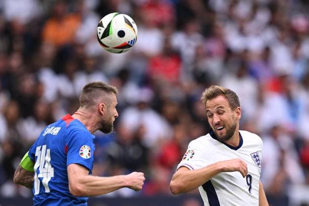 EURO 2024, England - Slowakei Germany Soccer Euro 2024 England - Slovakia 8720144 30.06.2024 England s Harry Kane, right, and Slovakia s Milan Skriniar struggle for the ball during the UEFA EURO, EM, Europameisterschaft,Fussball 2024 Round of 16 soccer match between England and Slovakia at the Veltins-Arena in Gelsenkirchen, Germany. Alexey Filippov Sputnik Gelsenkirchen Germany  Copyright: xAlexeyxFilippovx