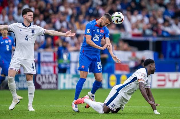 240630 Ivan Schranz of Slovakia and Declan Rice and Marc Guehi of England during the UEFA Euro 2024 Football Championship round of 16 match between England and Slovakia on June 30, 2024 in Gelsenkirchen Photo Jesper Zerman BILDBYRAN kod JZ JZ0546 fotboll football soccer fotballs em europamästerskap em uefa euro uefa european football championship euro 2024 england slovakien slovakia bbeng  Copyright: JESPERxZERMAN BB240630JZ102