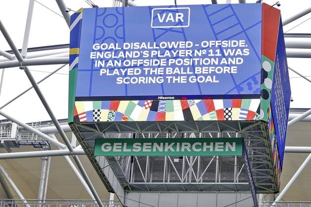 GELSENKIRCHEN, 30-06-20204, Stadium Veltins Arena, European Football Championship Euro2024, Round of 16 match no.40 between England and Slovakia. Offside var dissision England - Slovakia (Euro2024)  x25643148x Copyright: