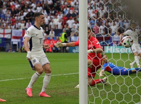 England v Slovakia UEFA EURO, EM, Europameisterschaft,Fussball 2024 Round of 16 Phil Foden of England ˜scores™ but the goal is ruled offside during the UEFA Euro 2024 Round of 16 match between England and Slovakia at Veltins-Arena, Gelsenkirchen UK Newspapers OUT Copyright: xPaulxChestertonx FIL-20312-0148