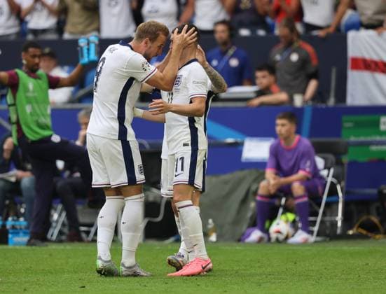 EURO 2024, England - Slowakei England v Slovakia UEFA EURO, EM, Europameisterschaft,Fussball 2024 Round of 16 Harry Kane celebrates with team mate Phil Foden of England but the goal is ruled offside during the UEFA Euro 2024 Round of 16 match between England and Slovakia at Veltins-Arena, Gelsenkirchen UK Newspapers OUT Copyright: xPaulxChestertonx FIL-20312-0152