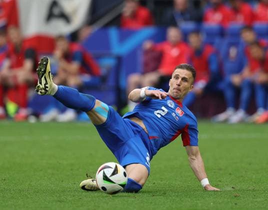 EURO 2024, England - Slowakei England v Slovakia UEFA EURO, EM, Europameisterschaft,Fussball 2024 Round of 16 Peter Pekarik of Slovakia during the UEFA Euro 2024 Round of 16 match between England and Slovakia at Veltins-Arena, Gelsenkirchen UK Newspapers OUT Copyright: xPaulxChestertonx FIL-20312-0163