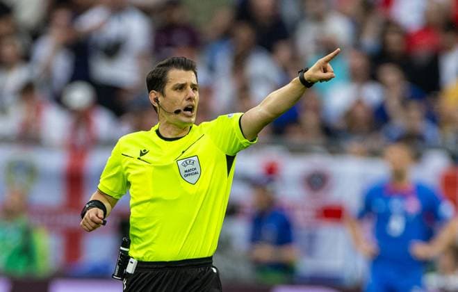 EURO 2024, England - Slowakei Football - UEFA EURO, EM, Europameisterschaft,Fussball 2024 - Round of 16 - England v Slovakia GELSENKIRCHEN, GERMANY - Sunday, June 30, 2024: Referee Umut Meler during the UEFA Euro 2024 Round of 16 match between England and Slovakia at the Arena AufSchalke. (Photo by David Rawcliffe Propaganda) GELSENKIRCHEN Arena AufSchalke NORTH RHINE-WESTPHALIA GERMANY  Copyright: xDavidxRawcliffex P2024-06-30-England_Slovakia-82