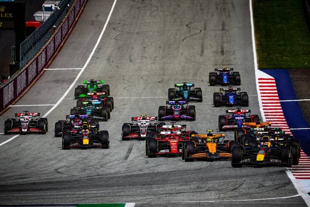 Formula 1 Championship - FORMULA 1 QATAR AIRWAYS AUSTRIAN GRAND PRIX 2024 - Race Start of the race Max Verstappen in front then Lando Norrisduring the Austrian GP, Spielberg 27-30 June 2024, Formula 1 World Championship, WM, Weltmeisterschaft 2024. Styria Austria  Copyright: xIPAxSport ABACAx