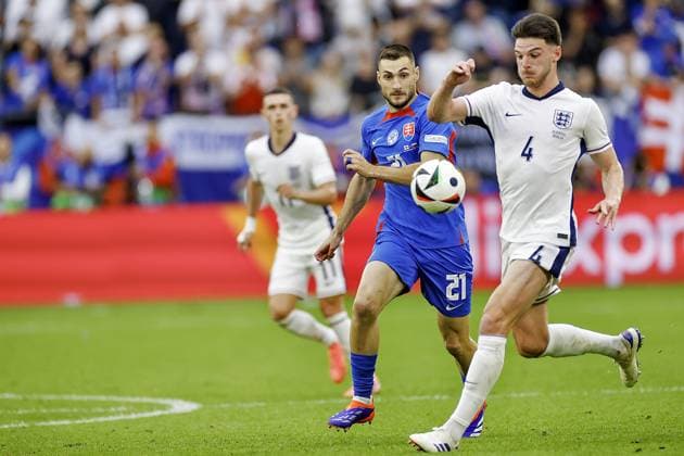 GELSENKIRCHEN, 30-06-20204, Stadium Veltins Arena, European Football Championship Euro2024, Round of 16 match no.40 between England and Slovakia. England player Declan Rice vs Slovakia player Matus Bero England - Slovakia (Euro2024)  x25643404x Copyright: