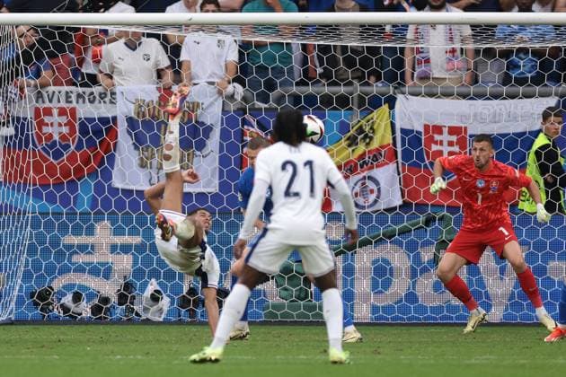 Gelsenkirchen, Germany, 30th June 2024. Jude Bellingham of England scores to level the game at 1-1 during the UEFA European Championships Round of 16 match at Arena Aufschalke, Gelsenkirchen. Picture credit should read: Jonathan Moscrop Sportimage EDITORIAL USE ONLY. No use with unauthorised audio, video, data, fixture lists, club league logos or live services. Online in-match use limited to 120 images, no video emulation. No use in betting, games or single club league player publications. SPI-3209-0001