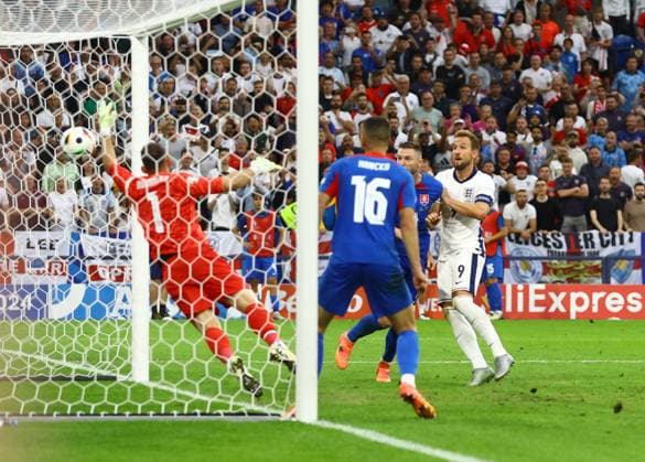 Harry Kane scores for England England v Slovakia, UEFA European Championship, EM, Europameisterschaft 2024, Round of 16, Football, Arena AufSchalke, Gelsenkirchen, Germany - 30 Jun 2024 EDITORIAL USE ONLY No use with unauthorised audio, video, data, fixture lists, club league logos or live services. Online in-match use limited to 120 images, no video emulation. No use in betting, games or single club league player publications. Copyright: xKieranxMcManus Shutterstockx 14562217cl