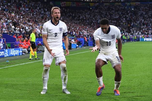 Soccer UEFA EURO 2024 Round of 16 England Slovakia on 30 06 2024 at the Arena AufSchalke in Gelsenkirchen Goal Celebration Goal to 2 1 by Harry Kane England Harry Kane England , left Jude Bellingham England , right xRx