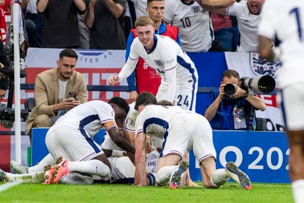 UEFA EURO 2024 England Slovakia 30 06 2024 Cheers after the goal by Harry Kane England, 9 UEFA EURO 2024 England Slovakia Arena AufSchalke, Gelsenkirchen on 30 06 2024 Copyright: xBEAUTIFULxSPORTS Meuselx