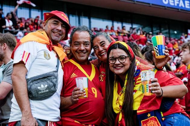 Cologne, Germany, June 30th 2024: Fans of Spain prior to the UEFA EURO, EM, Europameisterschaft,Fussball 2024 Germany Round 16 football match between Spain and Georgia at Cologne Stadium in Cologne, Germany. (Daniela Porcelli SPP)  Copyright: xDanielaxPorcellix xSPPx spp-en-DaPoSp-20240630-_DP29337